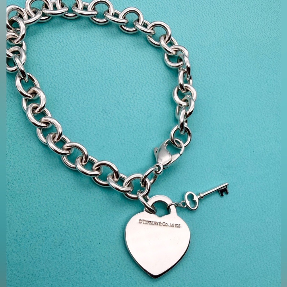 Tiffany & Co 7.75” medium heart mom charm with key charm bracelet - Picture 7 of 11